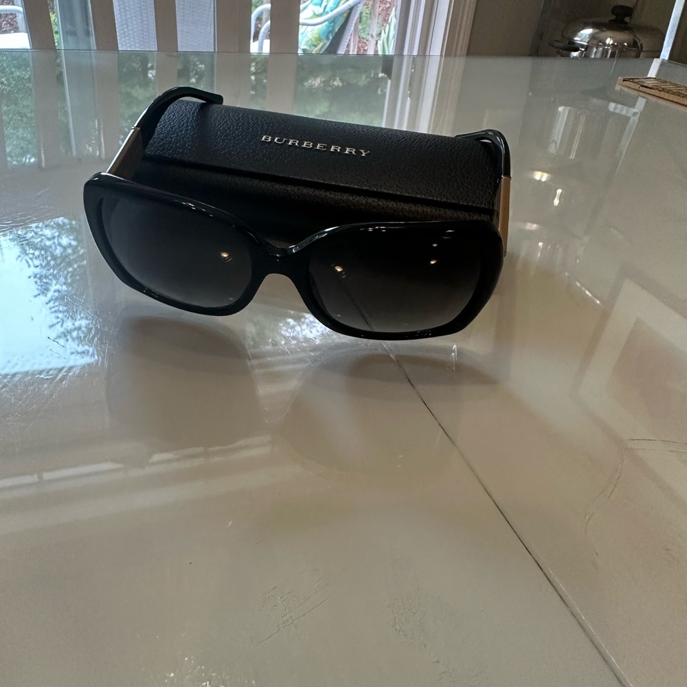 Burberry sunglasses new